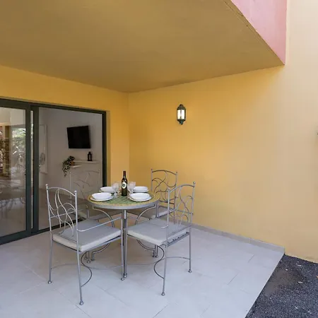 Home2book Poolside & Terrace Retreat, Corralejo * 拉·奥利瓦